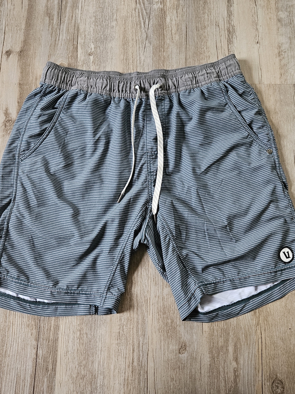 Vuori Men's Green Gray Striped Lined Athletic Kore Shorts Medium Active